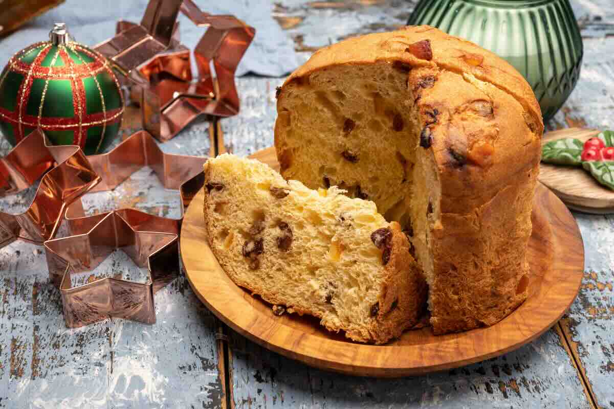 panettone e palline di natale