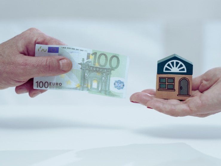 100 euro, casa in miniatura